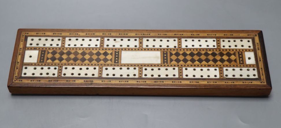 A Victorian Tunbridge Ware cribbage board, 25cm